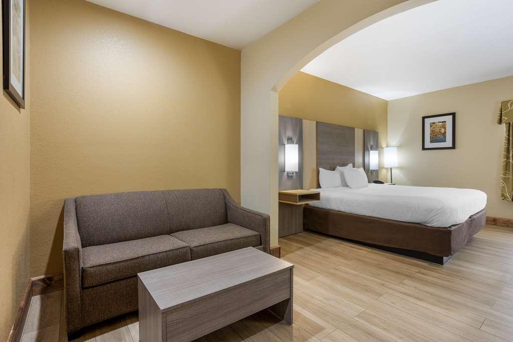 Hotel Best Western Plus Airport 3*