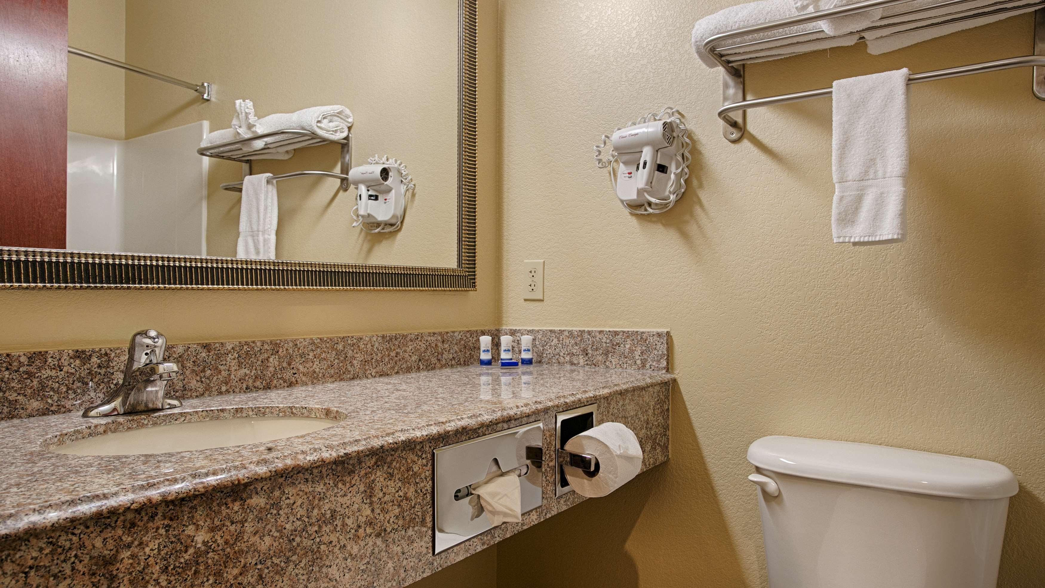 Hotel Western Airport 3*